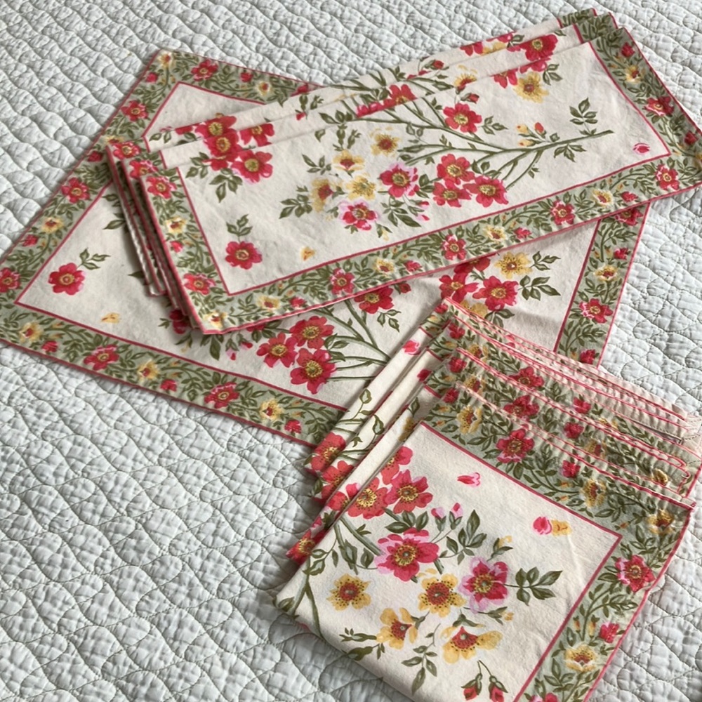 April Cornell cotton floral dinner napkins & placemats, set includes 4 o…